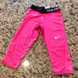 Big Girls Nike Pros Capris, Size Small